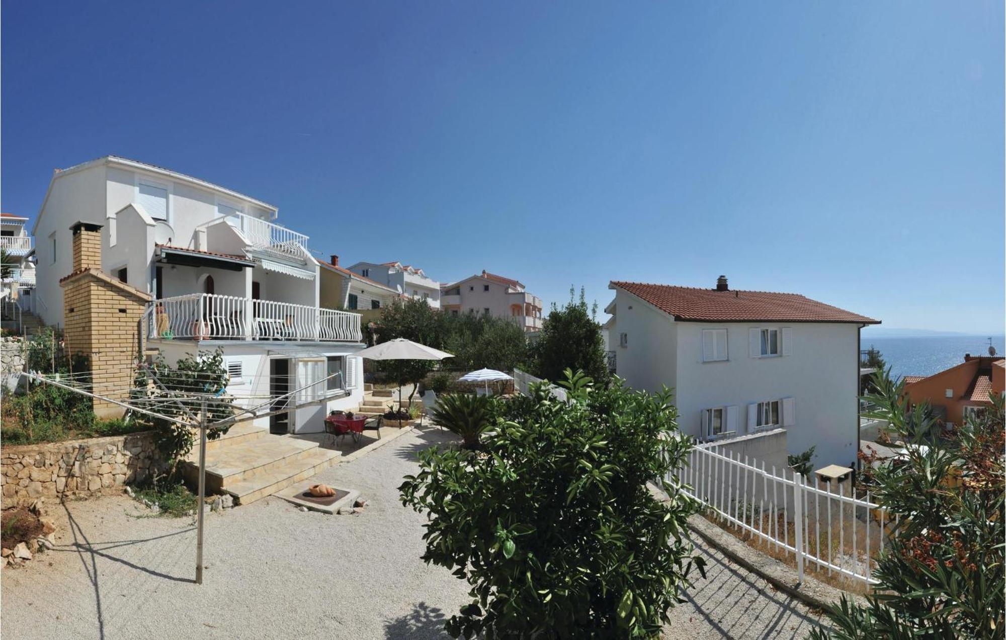 Amazing Apartment In Okrug Gornji With Wifi Trogir Exterior photo